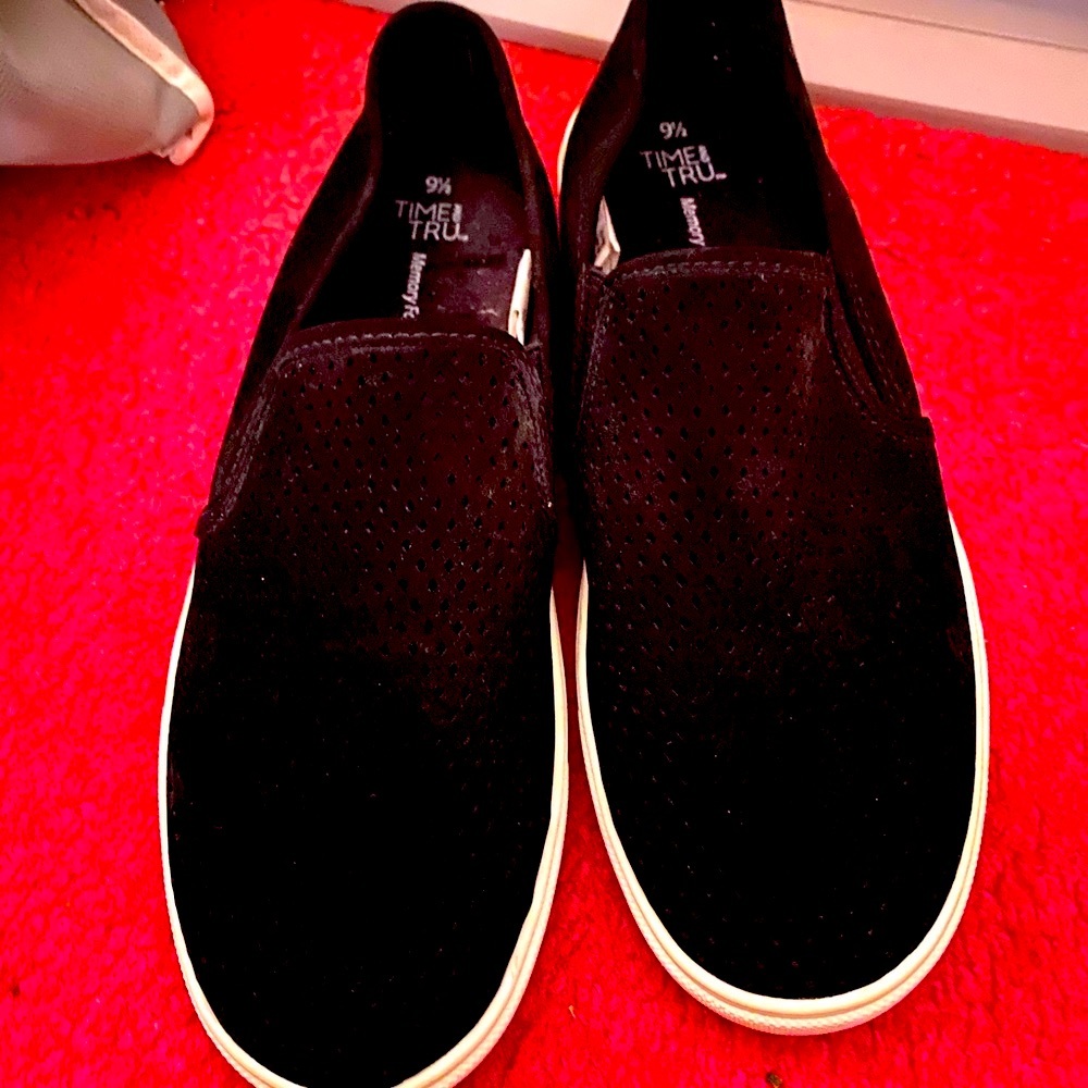 Black slide in shoes